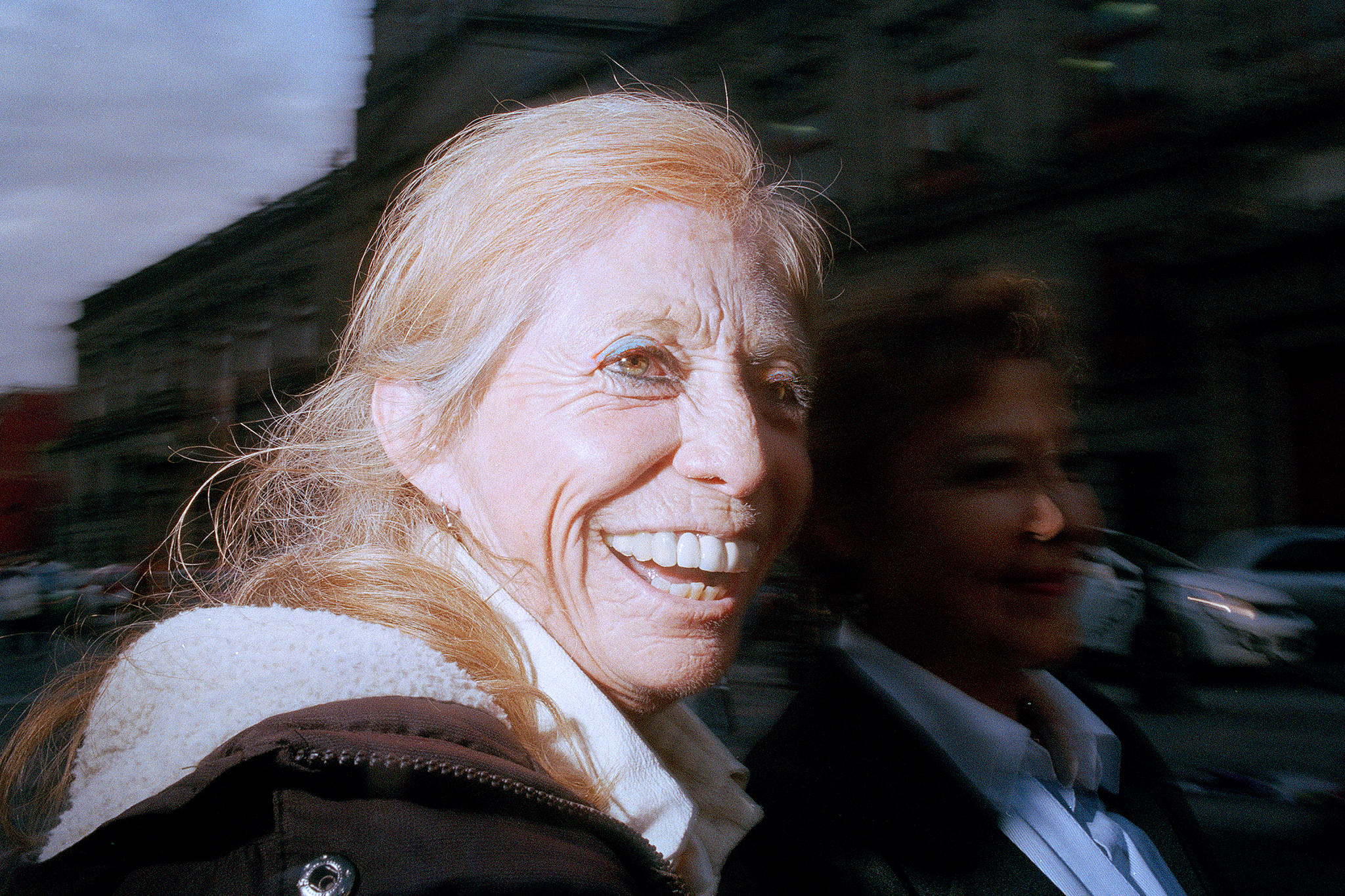Pats Malagón Mujer sonriente, Plaza Manuel Tolsá, 2021 Archival pigment print 26 × 39 cm (10 ¼ × 15 ⅜ inches) Edition of 3 plus II AP